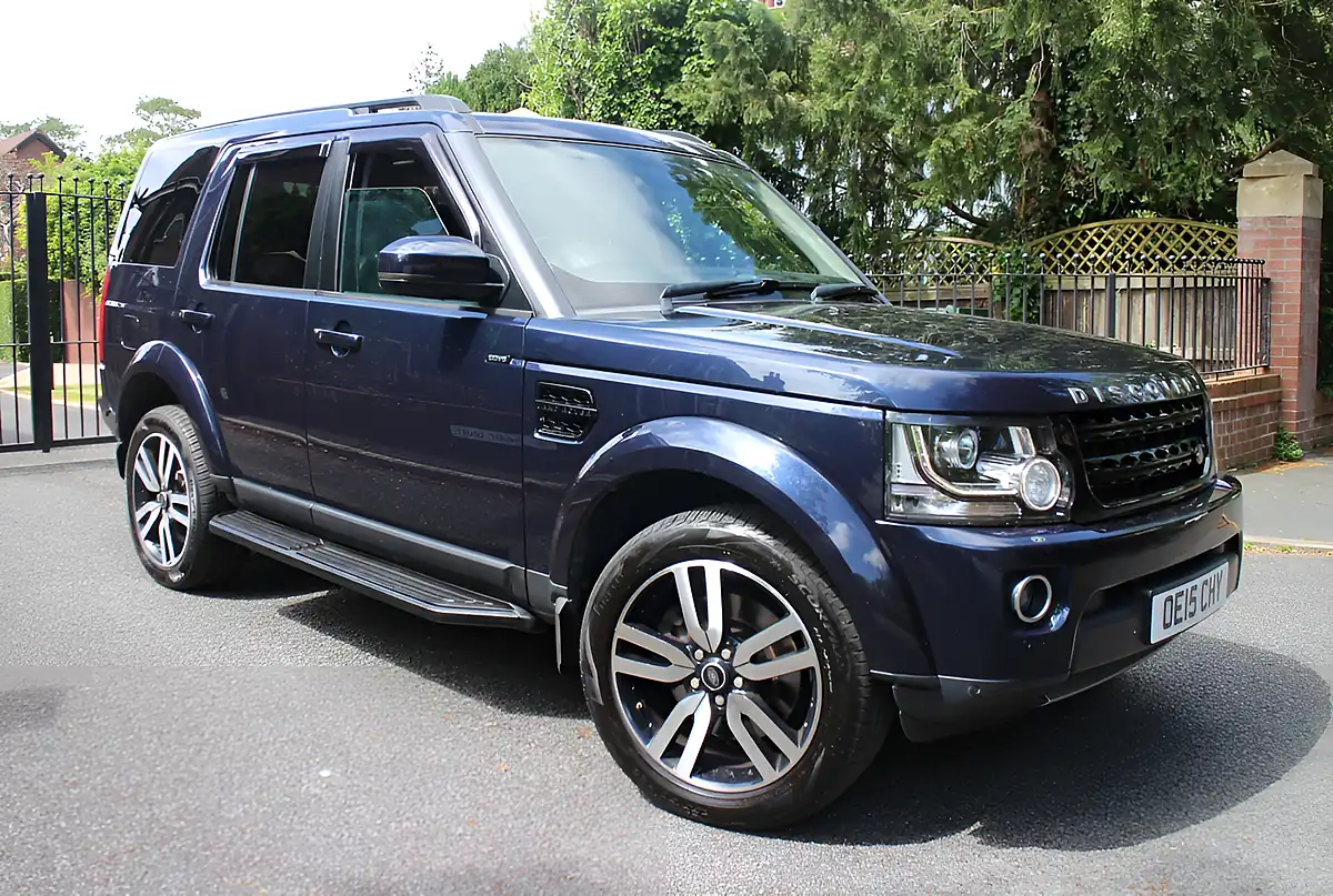 Used 2015 Land Rover Discovery Hse Luxury Blue - Front View
