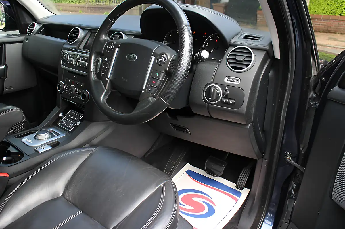 Used 2015 Land Rover Discovery Hse Luxury Blue - Interior and Exterior details 13