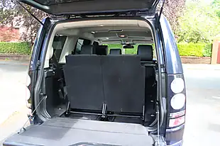 Used 2015 Land Rover Discovery Hse Luxury Blue - Interior and Exterior details 9