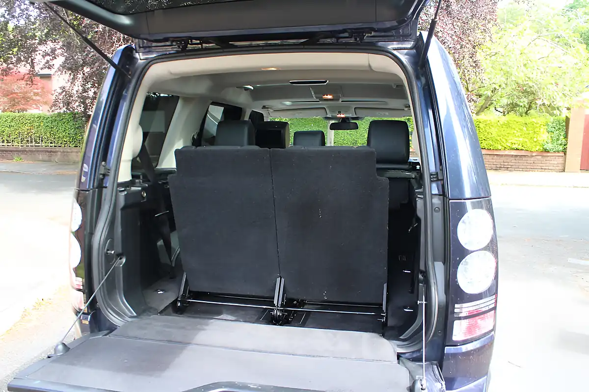 Used 2015 Land Rover Discovery Hse Luxury Blue - Interior and Exterior details 9