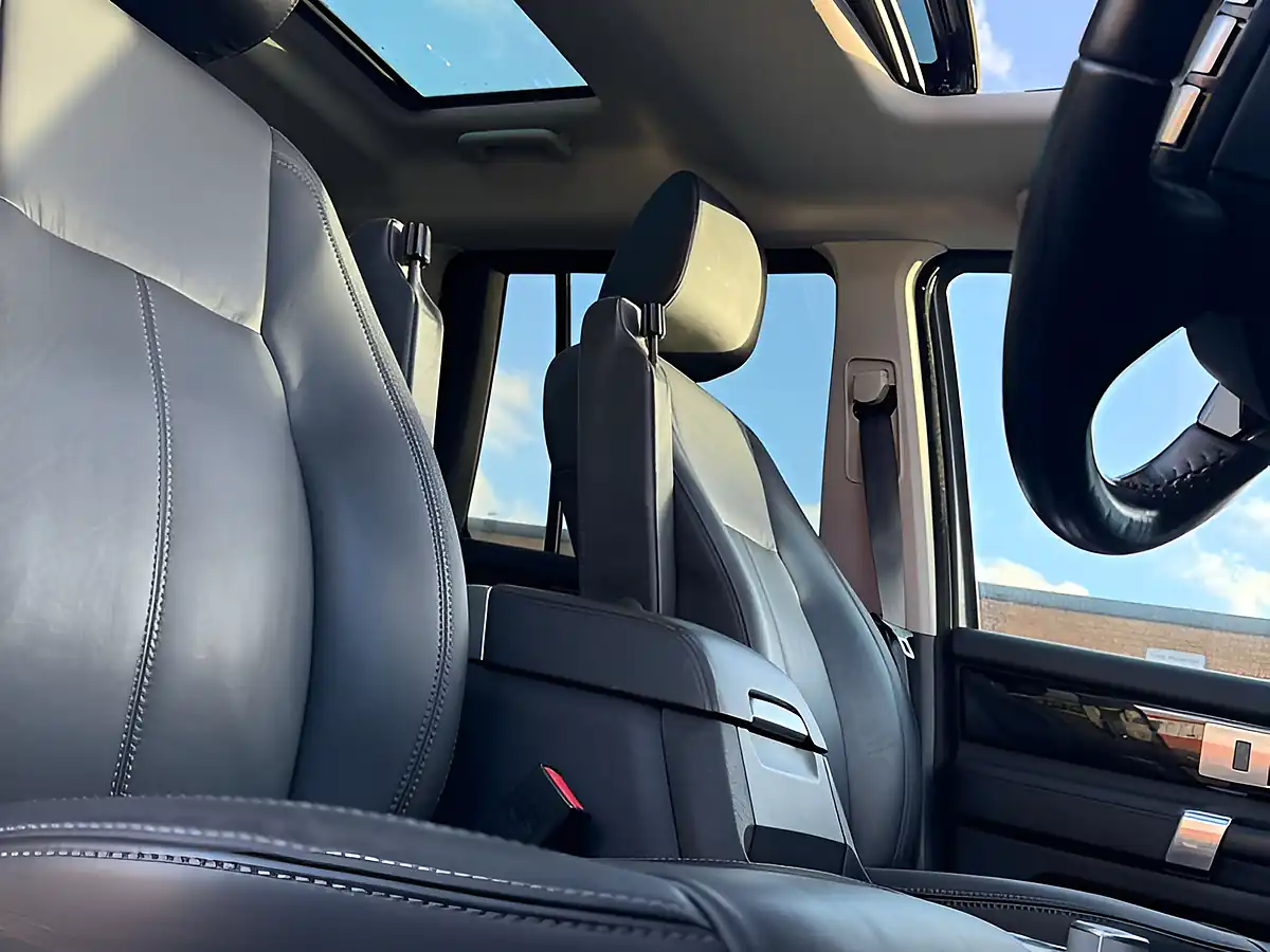 Used 2015 Land Rover Discovery Hse Yulong White - Interior and Exterior details 10