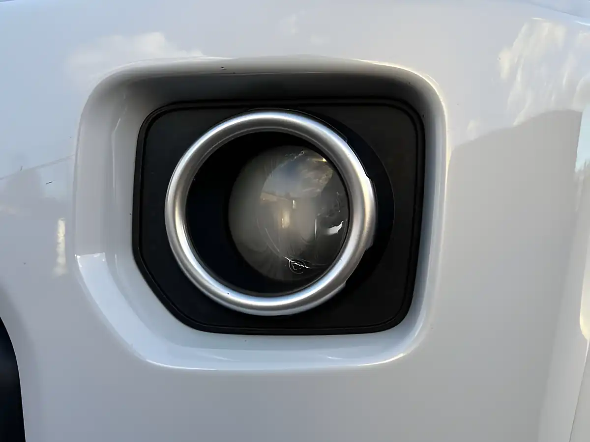 Used 2015 Land Rover Discovery Hse Yulong White - Interior and Exterior details 14