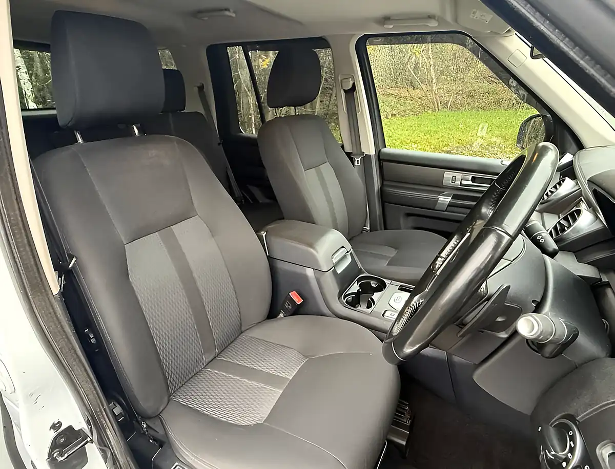Used 2015 Land Rover Discovery Se Fuji White - Interior and Exterior details 11