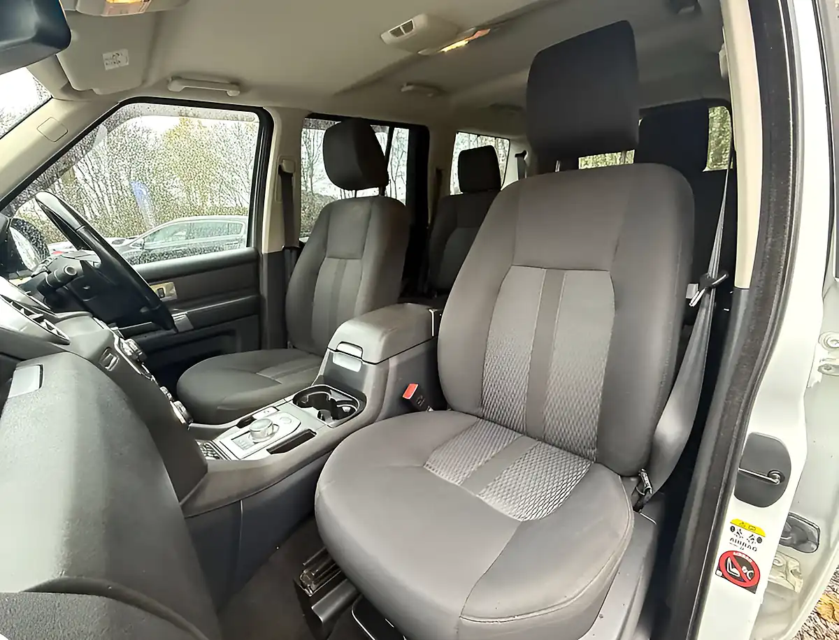 Used 2015 Land Rover Discovery Se Fuji White - Interior and Exterior details 14