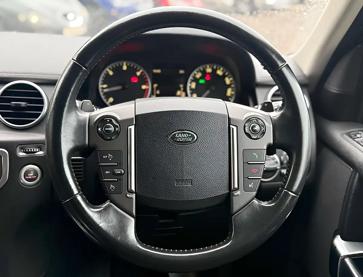 Used 2015 Land Rover Discovery Se Fuji White - Interior and Exterior details 19