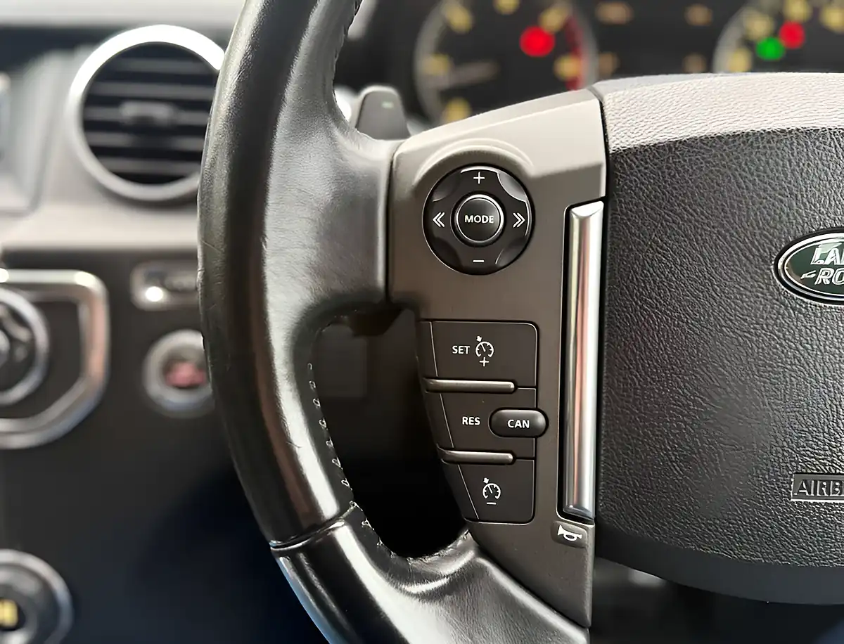 Used 2015 Land Rover Discovery Se Fuji White - Interior and Exterior details 20