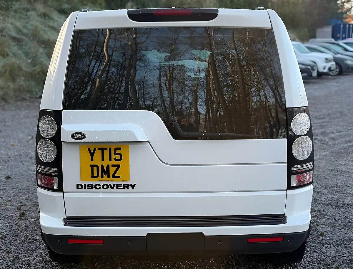 Used 2015 Land Rover Discovery Se Fuji White - Interior and Exterior details 4