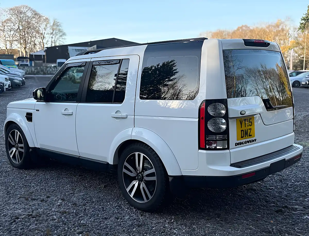 Used 2015 Land Rover Discovery Se Fuji White - Interior and Exterior details 5