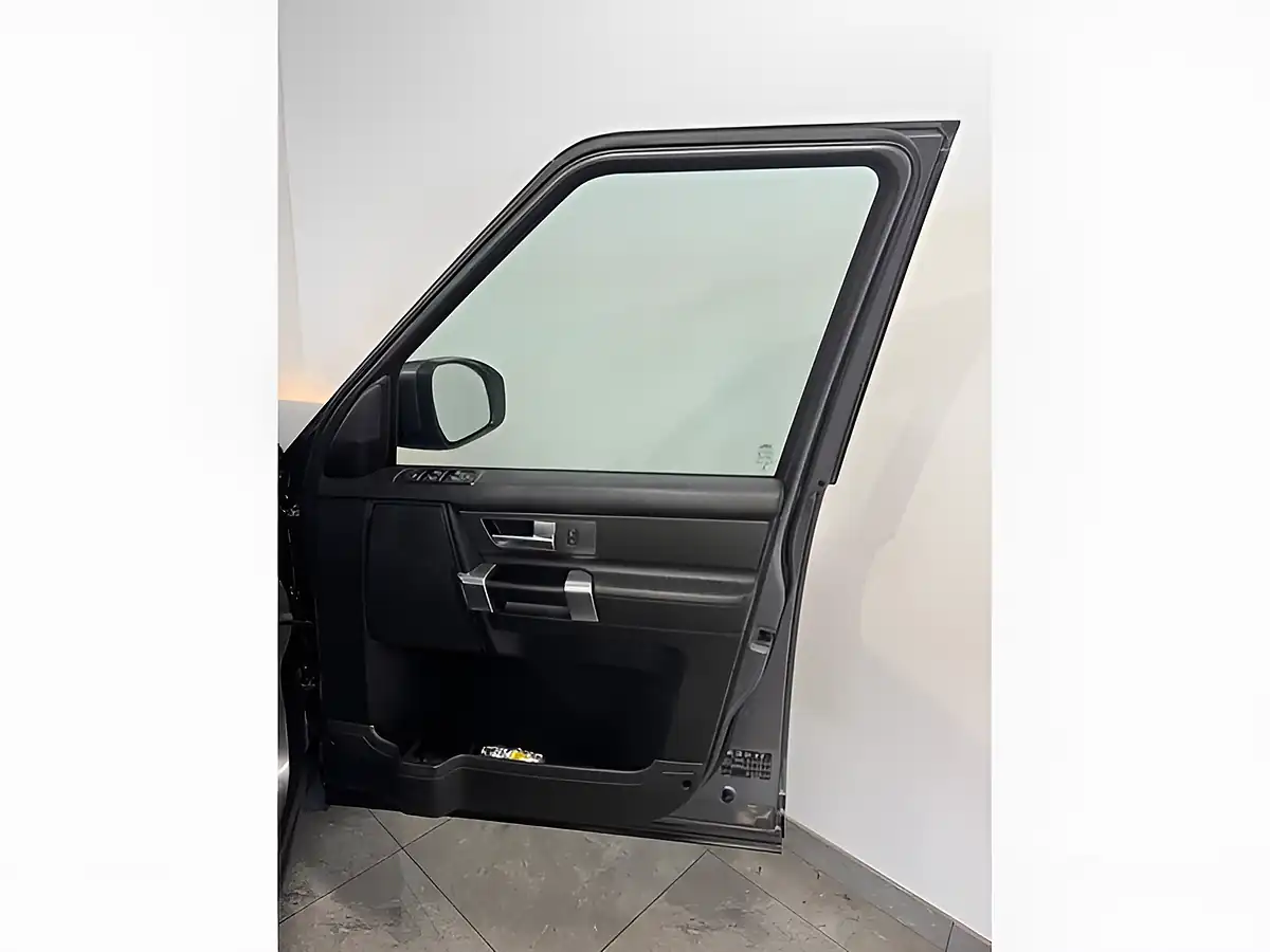 Used 2015 Land Rover Discovery Se Grey - Interior and Exterior details 12