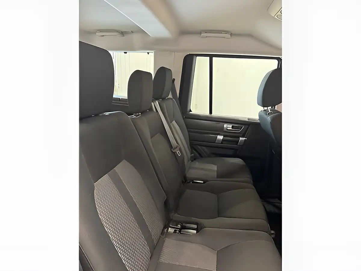 Used 2015 Land Rover Discovery Se Grey - Interior and Exterior details 13