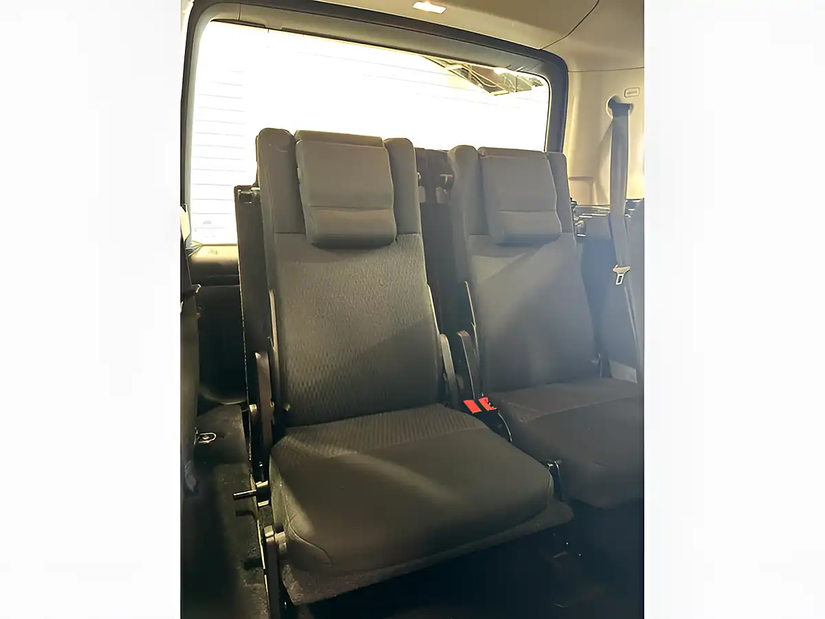 Used 2015 Land Rover Discovery Se Grey - Interior and Exterior details 14