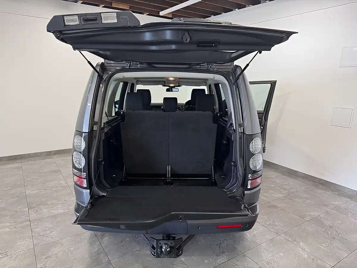 Used 2015 Land Rover Discovery Se Grey - Interior and Exterior details 15