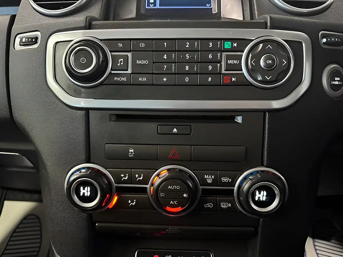 Used 2015 Land Rover Discovery Se Grey - Interior and Exterior details 17