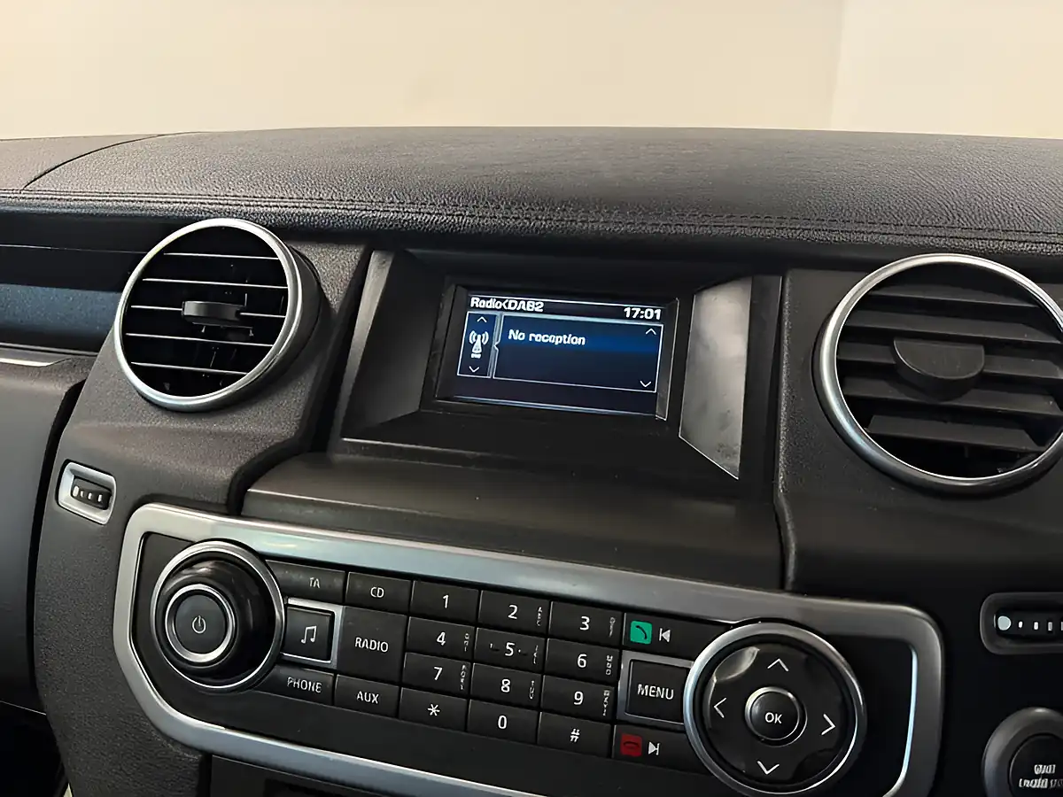 Used 2015 Land Rover Discovery Se Grey - Interior and Exterior details 18