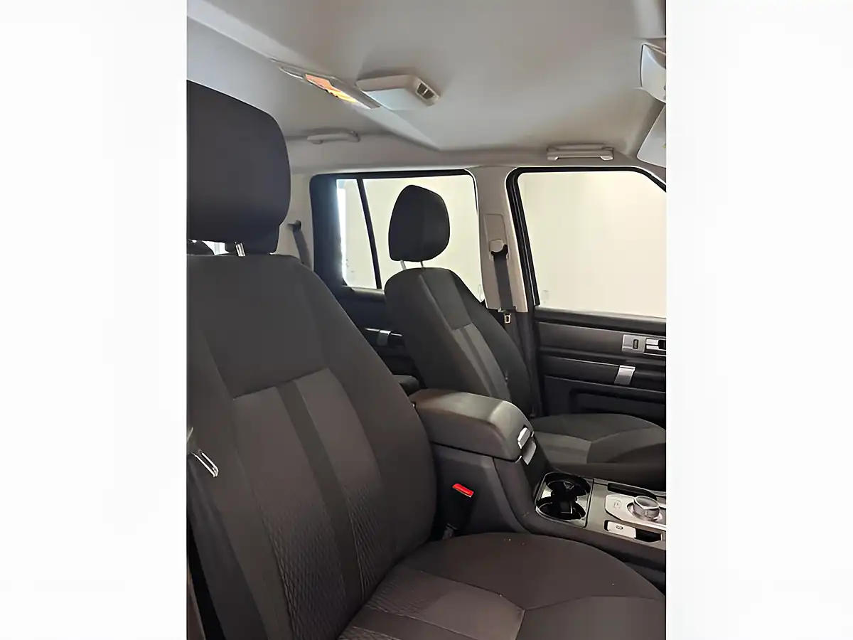 Used 2015 Land Rover Discovery Se Grey - Interior and Exterior details 9