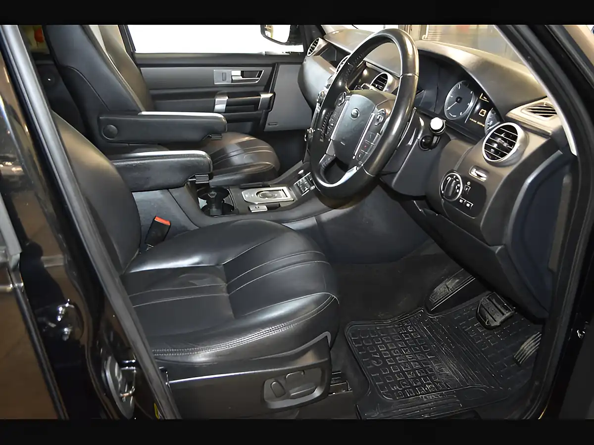 Used 2015 Land Rover Discovery Se Tech Black - Interior and Exterior details 10