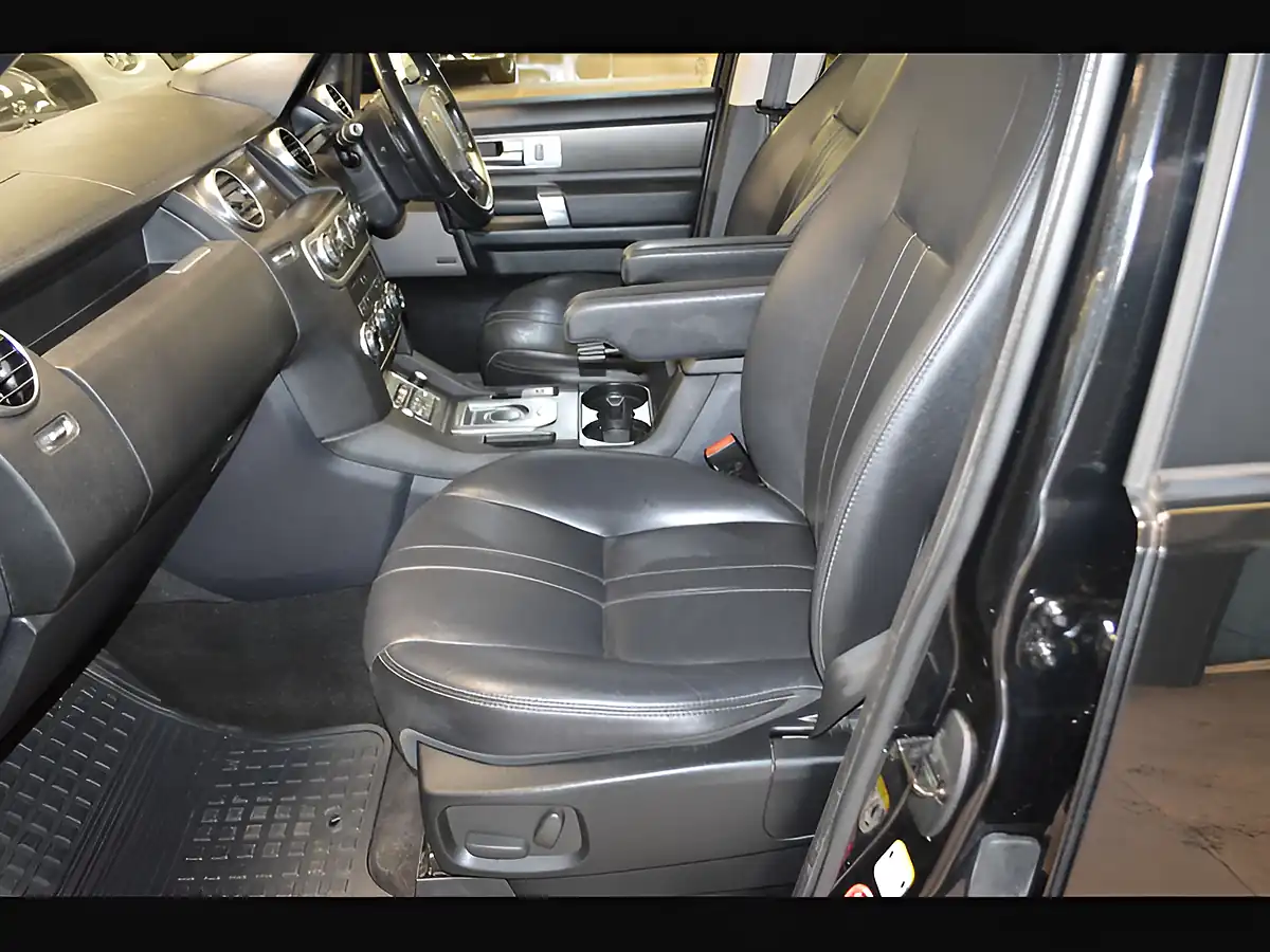 Used 2015 Land Rover Discovery Se Tech Black - Interior and Exterior details 11