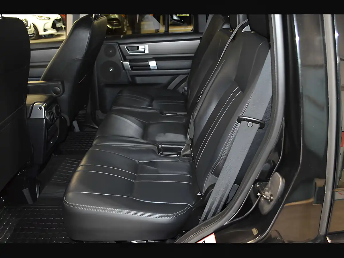 Used 2015 Land Rover Discovery Se Tech Black - Interior and Exterior details 13
