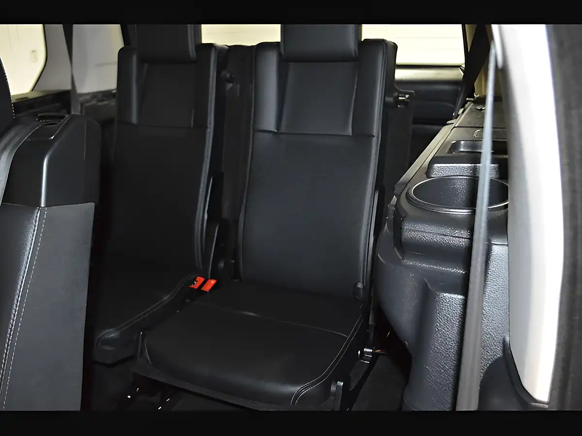 Used 2015 Land Rover Discovery Se Tech Black - Interior and Exterior details 15