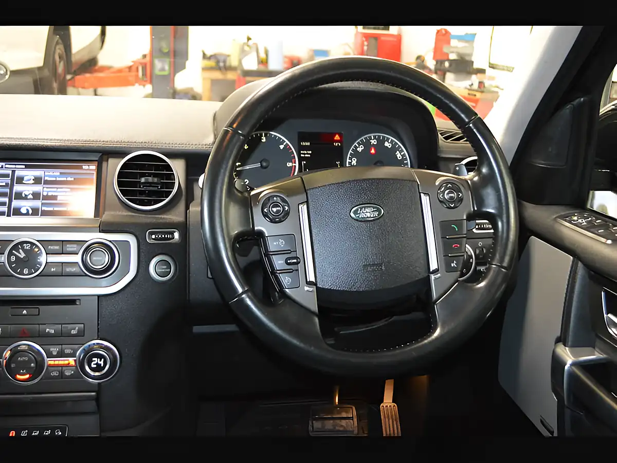 Used 2015 Land Rover Discovery Se Tech Black - Interior and Exterior details 16