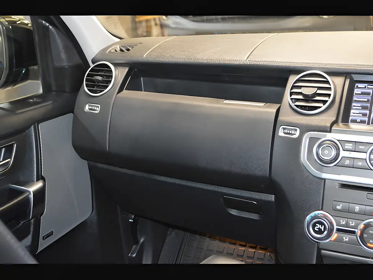 Used 2015 Land Rover Discovery Se Tech Black - Interior and Exterior details 18