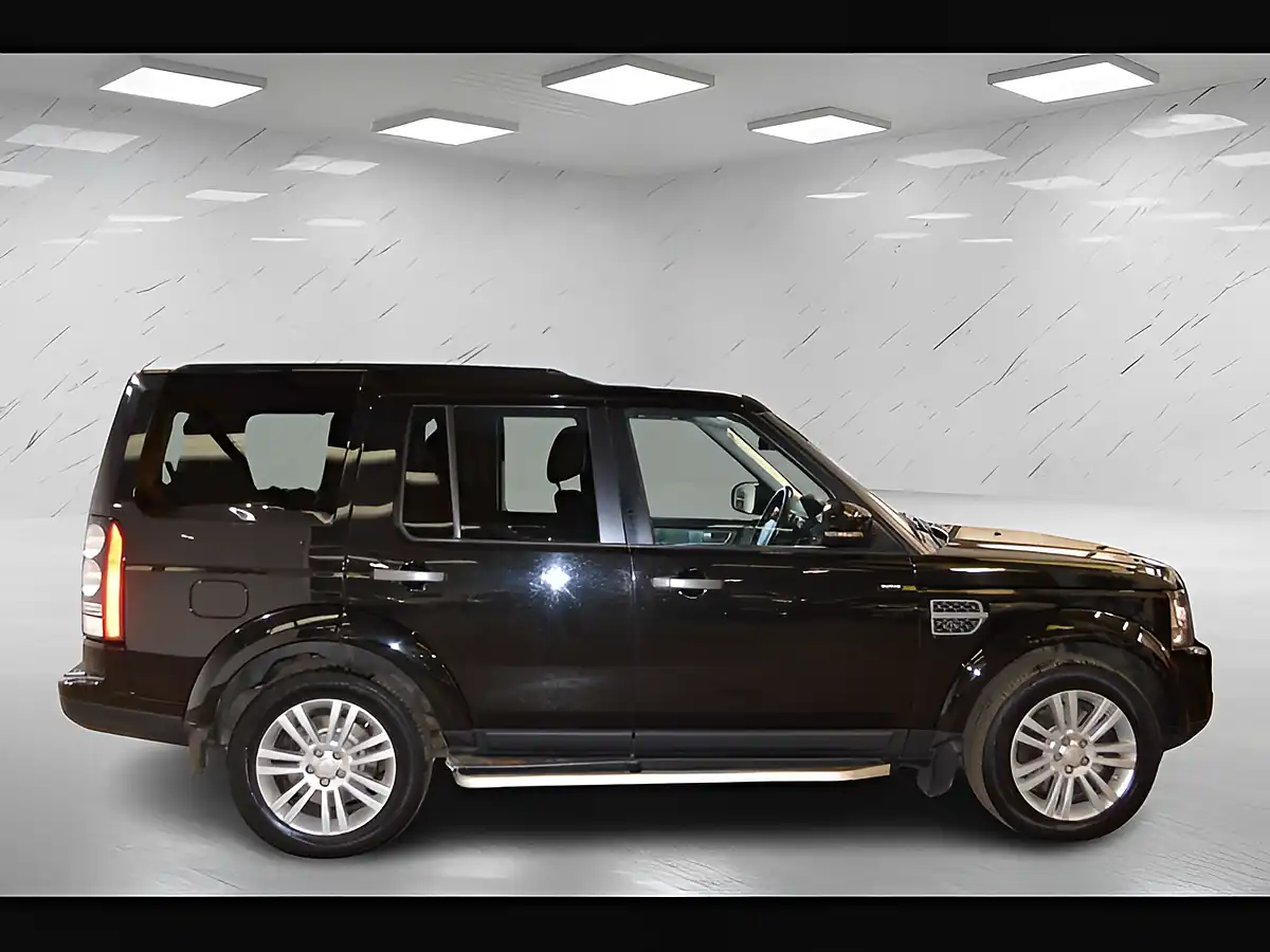 Used 2015 Land Rover Discovery Se Tech Black - Interior and Exterior details 7
