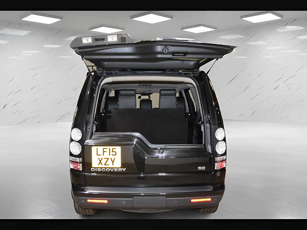 Used 2015 Land Rover Discovery Se Tech Black - Interior and Exterior details 9