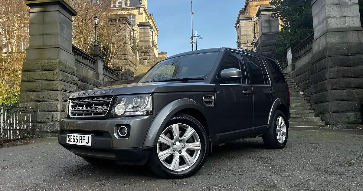 Used 2015 Land Rover Discovery Se Tech Grey - Front View