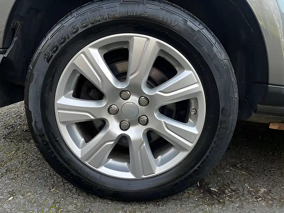 Used 2015 Land Rover Discovery Se Tech Grey - Interior and Exterior details 11