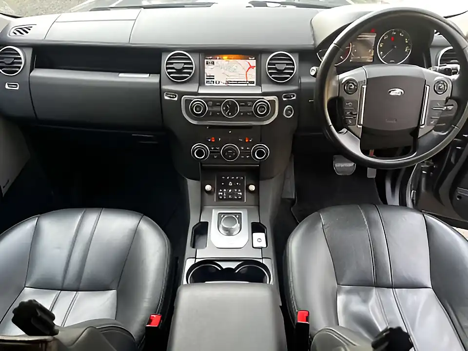Used 2015 Land Rover Discovery Se Tech Grey - Interior and Exterior details 14