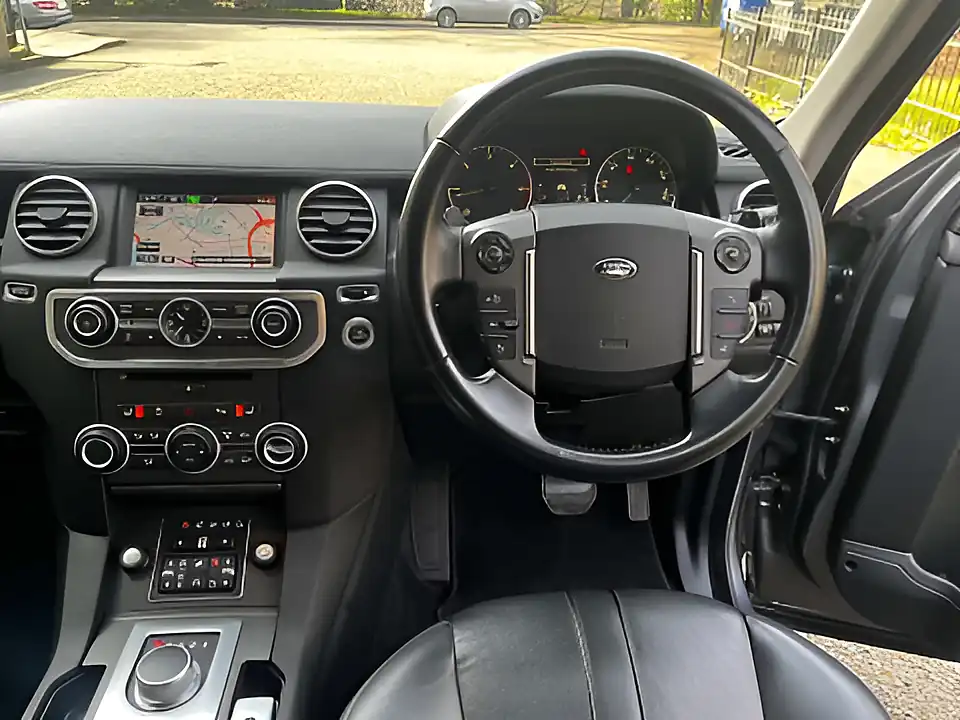 Used 2015 Land Rover Discovery Se Tech Grey - Interior and Exterior details 15