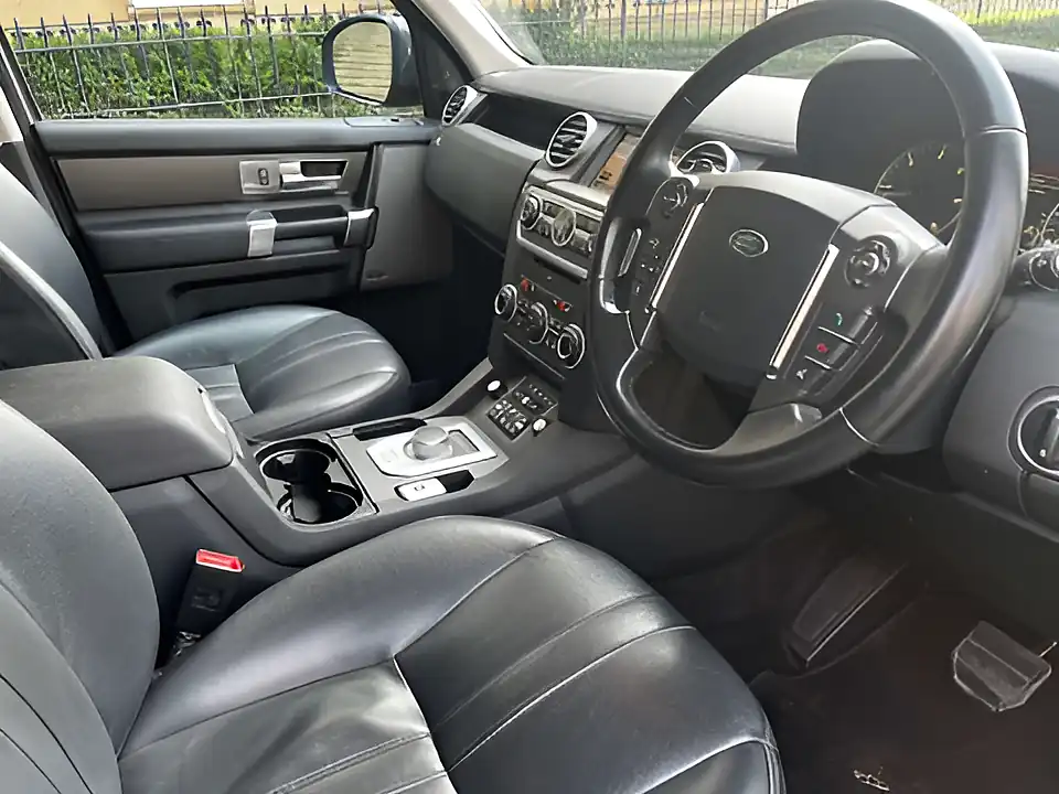 Used 2015 Land Rover Discovery Se Tech Grey - Interior and Exterior details 16
