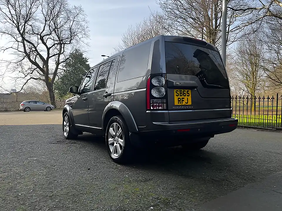 Used 2015 Land Rover Discovery Se Tech Grey - Interior and Exterior details 3
