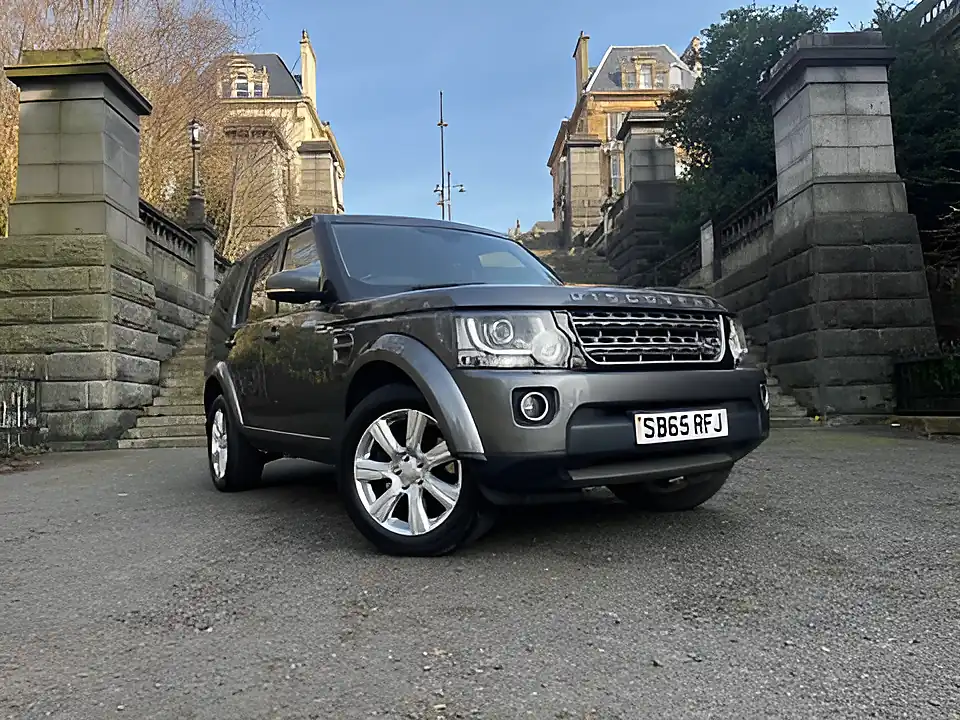 Used 2015 Land Rover Discovery Se Tech Grey - Interior and Exterior details 6