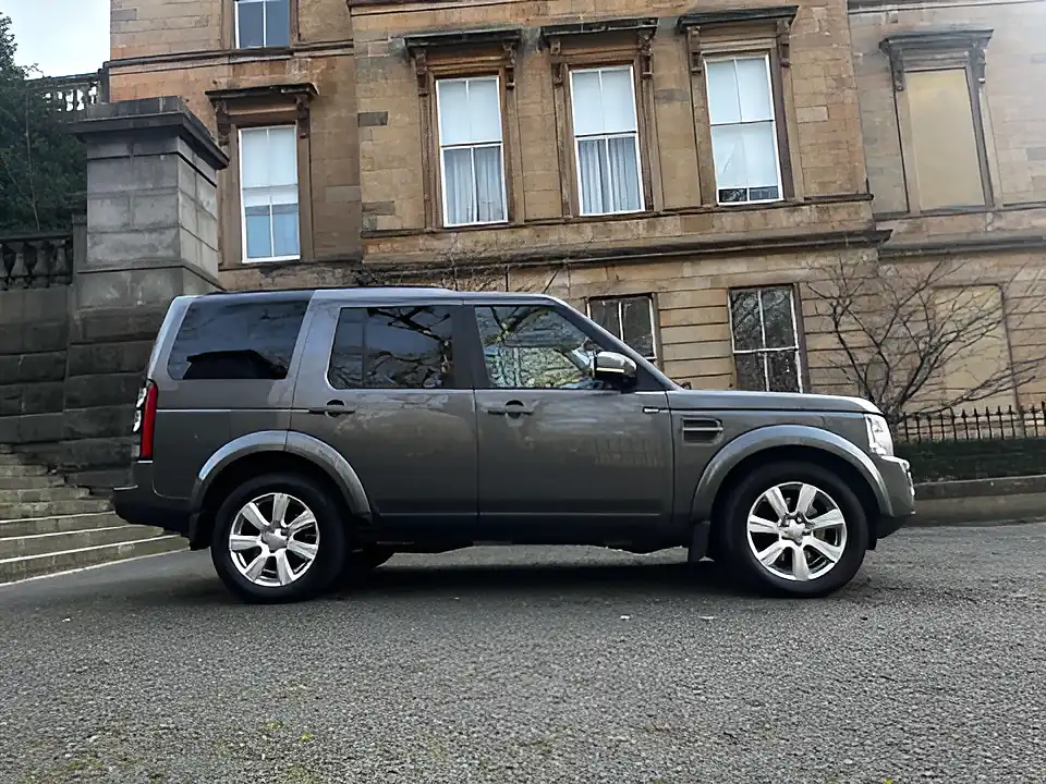 Used 2015 Land Rover Discovery Se Tech Grey - Interior and Exterior details 7