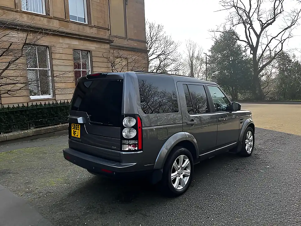 Used 2015 Land Rover Discovery Se Tech Grey - Interior and Exterior details 8