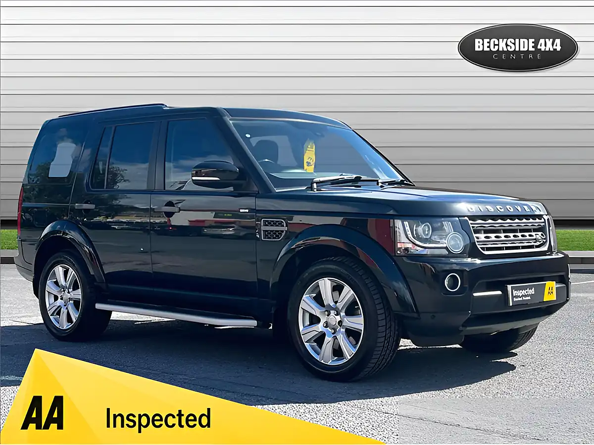 Used 2015 Land Rover Discovery Se Tech Santorini Black - Front View