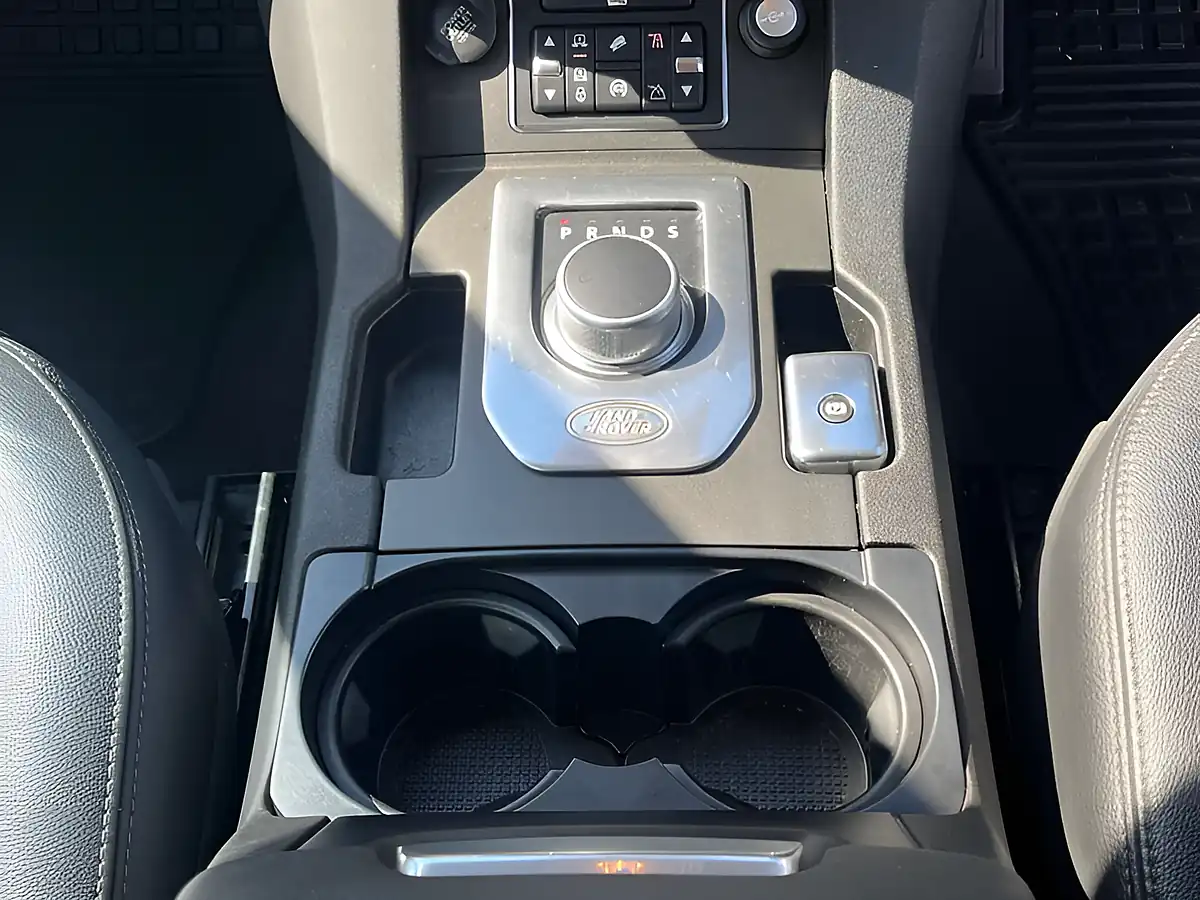 Used 2015 Land Rover Discovery Se Tech Santorini Black - Interior and Exterior details 11