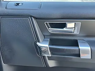 Used 2015 Land Rover Discovery Se Tech Santorini Black - Interior and Exterior details 16