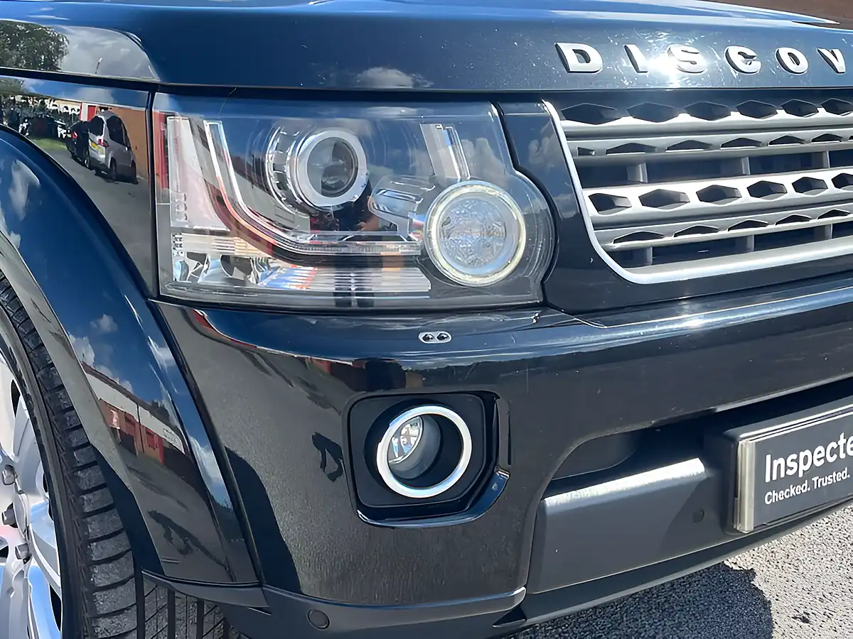 Used 2015 Land Rover Discovery Se Tech Santorini Black - Interior and Exterior details 17