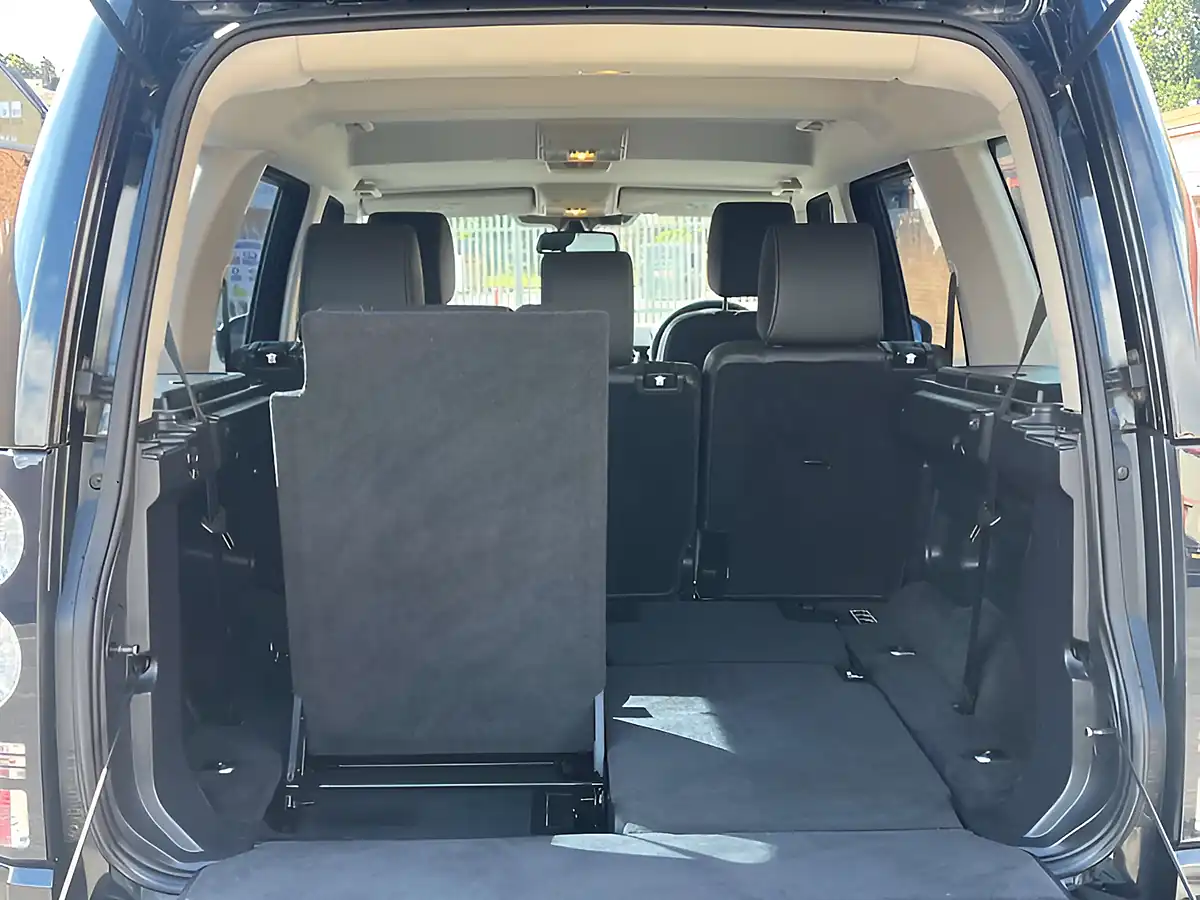 Used 2015 Land Rover Discovery Se Tech Santorini Black - Interior and Exterior details 19