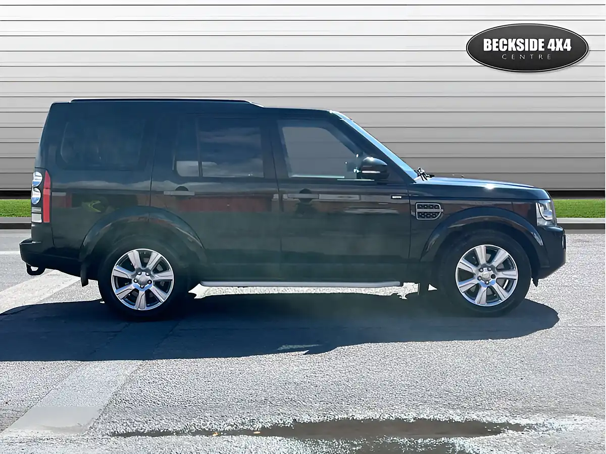 Used 2015 Land Rover Discovery Se Tech Santorini Black - Interior and Exterior details 2