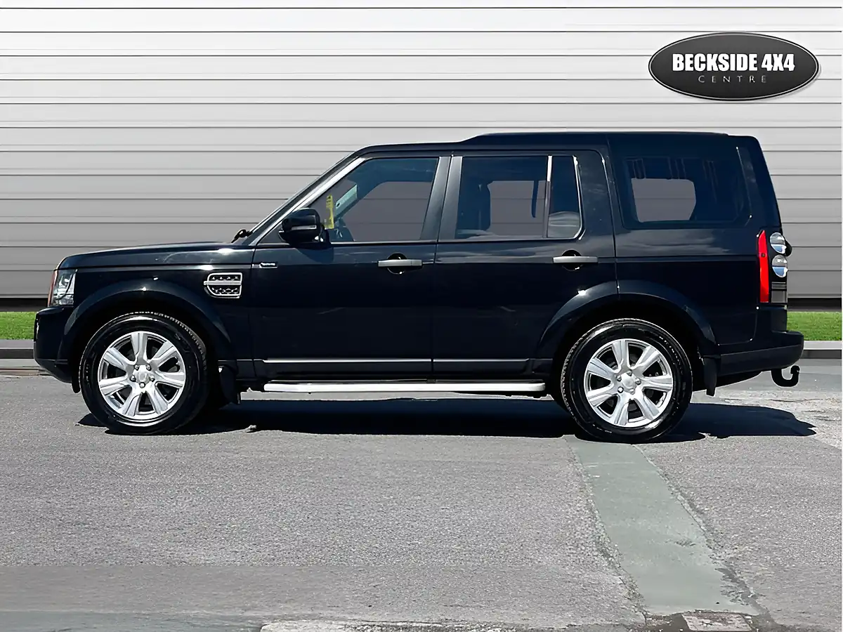 Used 2015 Land Rover Discovery Se Tech Santorini Black - Interior and Exterior details 6