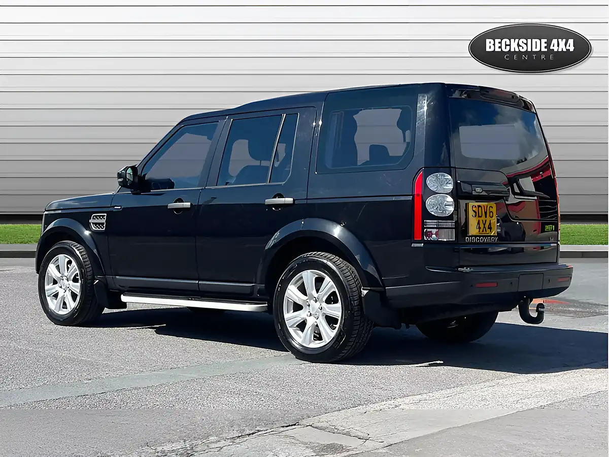 Used 2015 Land Rover Discovery Se Tech Santorini Black - Interior and Exterior details 7