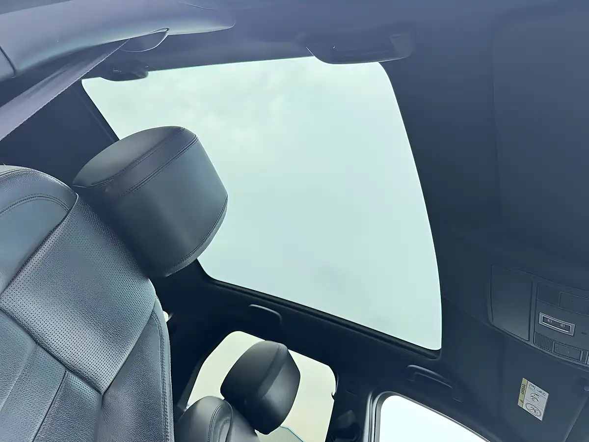 Used 2015 Land Rover Discovery Sport Hse Black - Interior and Exterior details 15