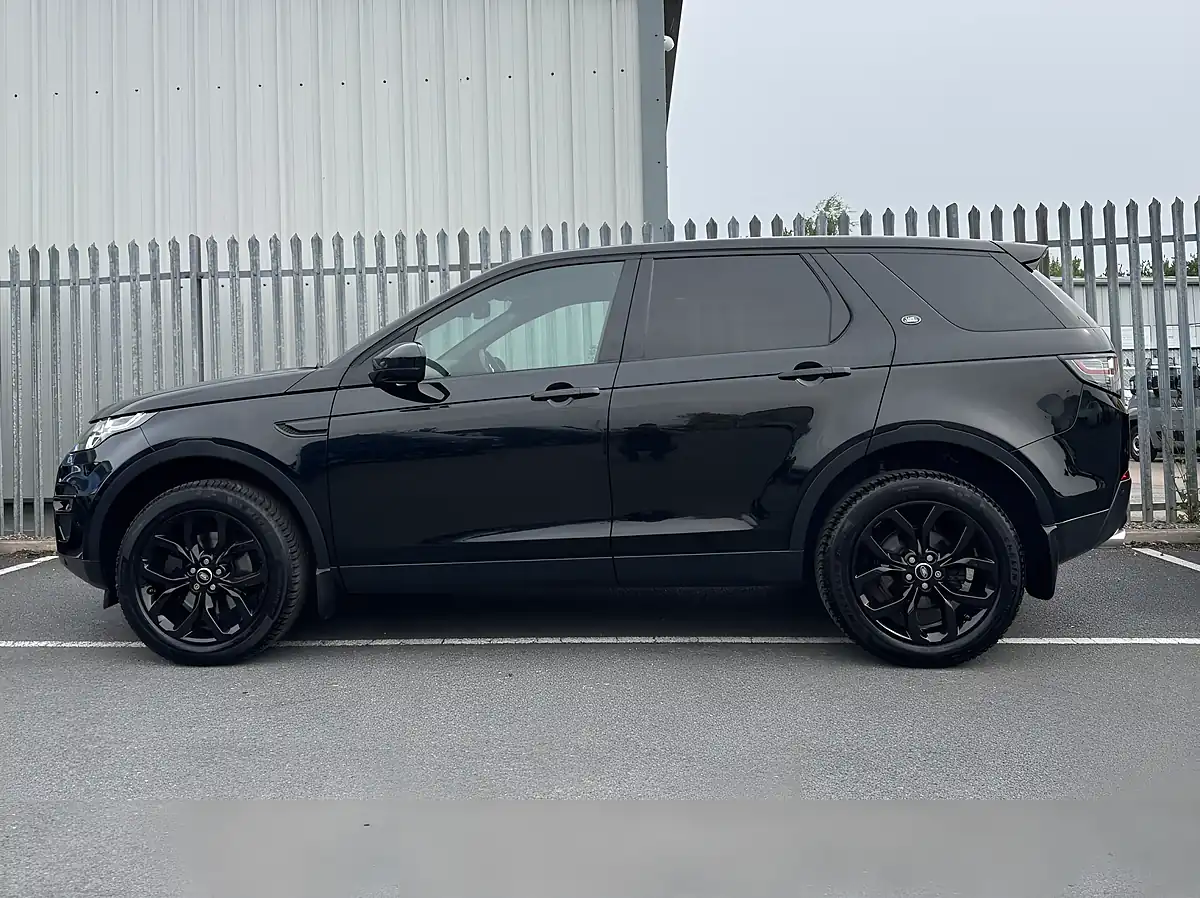 Used 2015 Land Rover Discovery Sport Hse Black - Interior and Exterior details 8