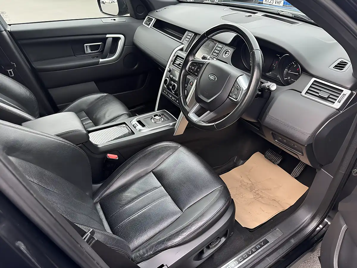 Used 2015 Land Rover Discovery Sport Hse Black - Interior and Exterior details 9