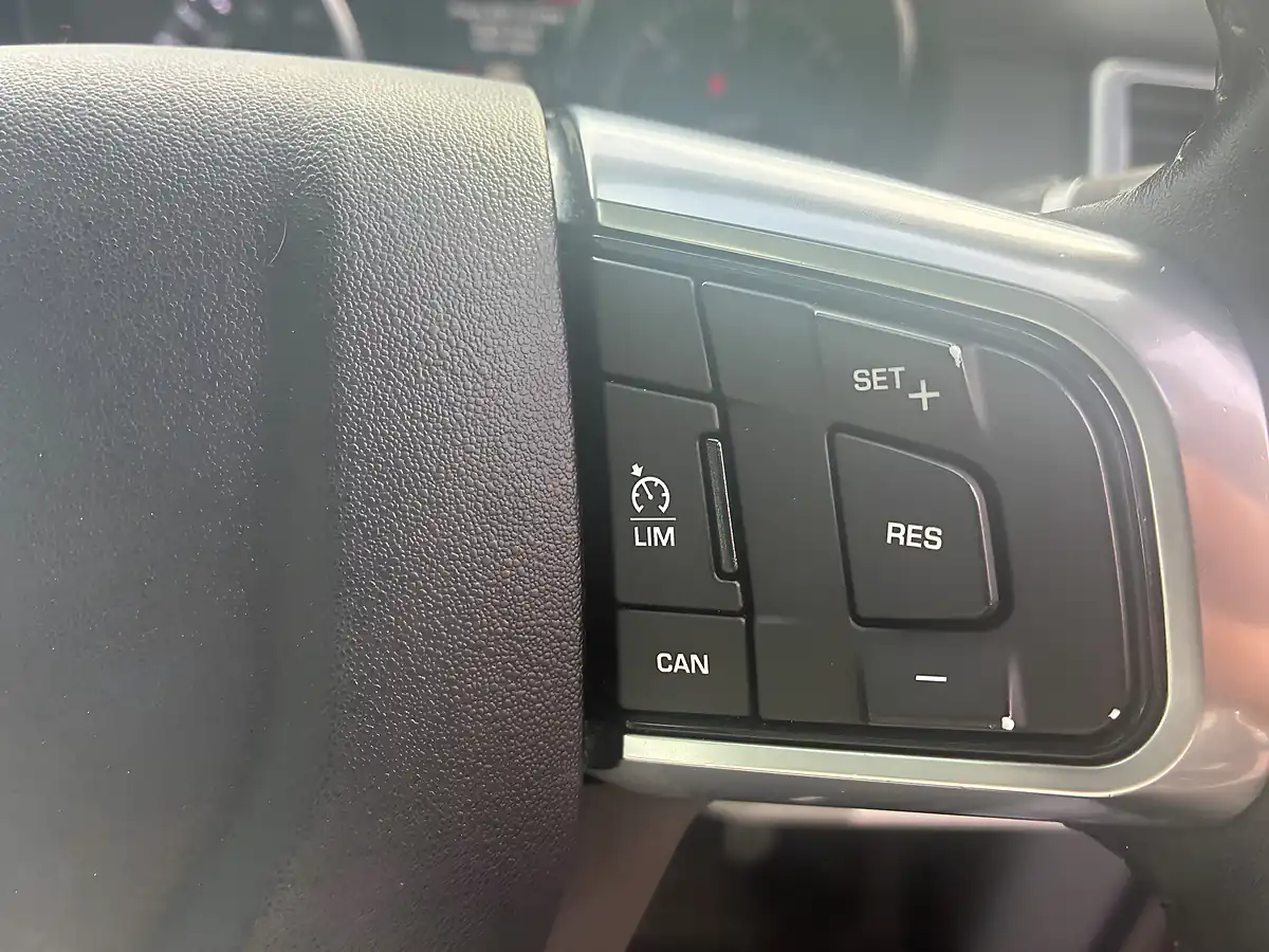 Used 2015 Land Rover Discovery Sport Hse Blue - Interior and Exterior details 16