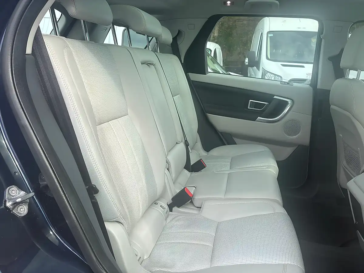 Used 2015 Land Rover Discovery Sport Hse Blue - Interior and Exterior details 17