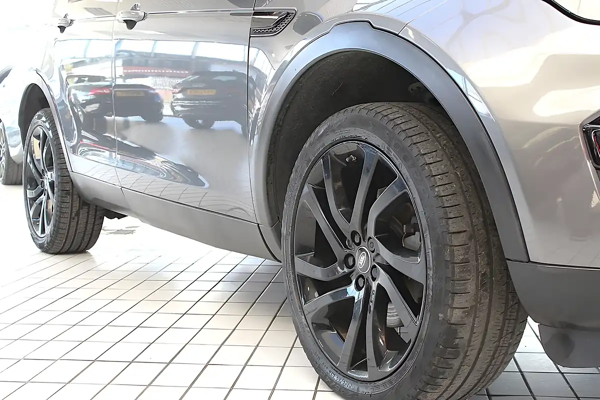 Used 2015 Land Rover Discovery Sport Hse Corris Grey - Interior and Exterior details 10